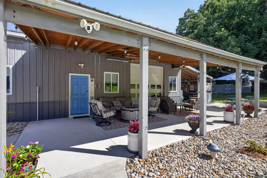 527 Pershing Avenue, Jackson, MI 49203 - #3