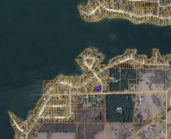 104 Cannes Drive, Brooklyn, MI 49230