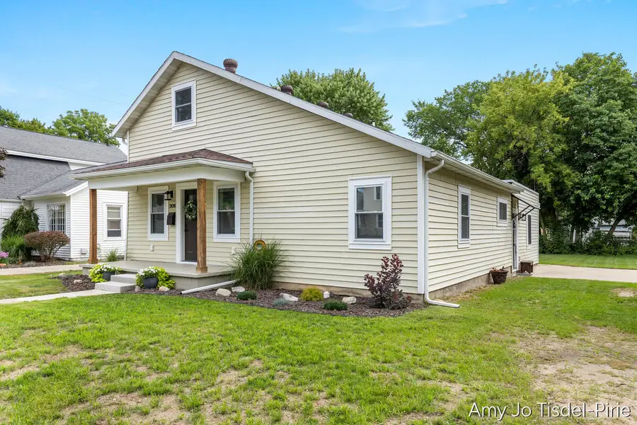 208 N Webster Street, Greenville, MI 48838 - #2