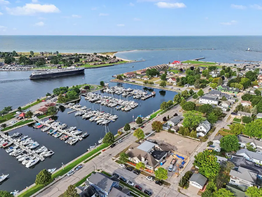 502 W Loomis Street #104, Ludington, MI 49431 - #3