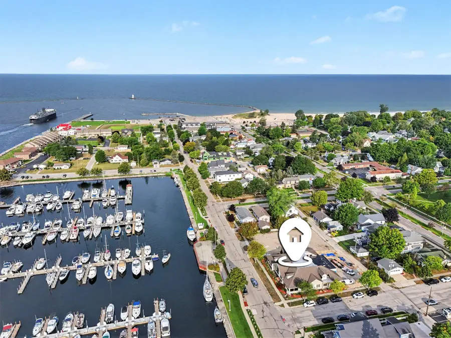 502 W Loomis Street #103, Ludington, MI 49431 - #2