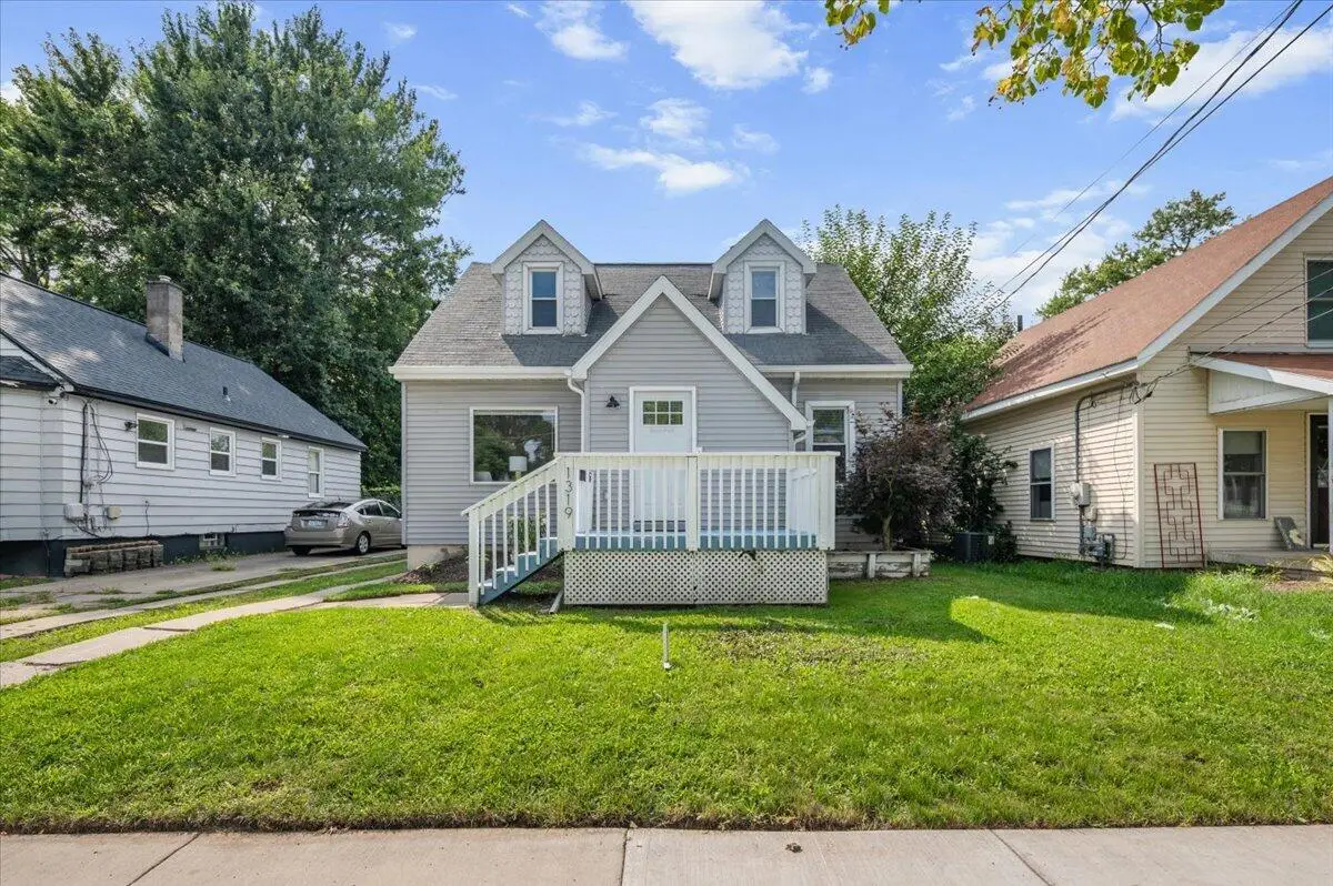 1319 Diamond Avenue Ne, Grand Rapids, MI 49505 - #1