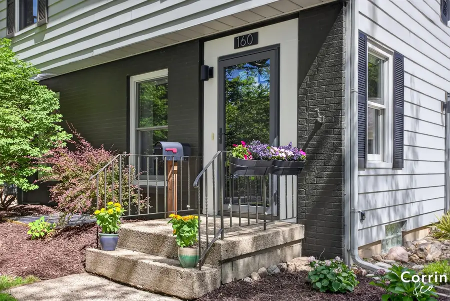 160 S Parklane Drive Ne, Grand Rapids, MI 49505 - #2