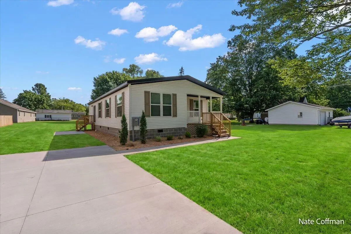 720 Park, Howard City, MI 49329 - #1