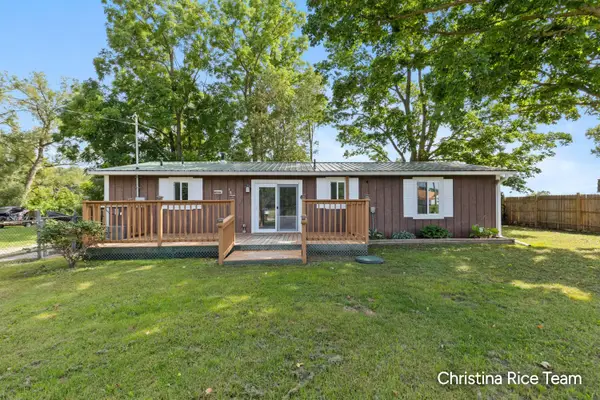 15133 2nd Street, Howard City, MI 49329