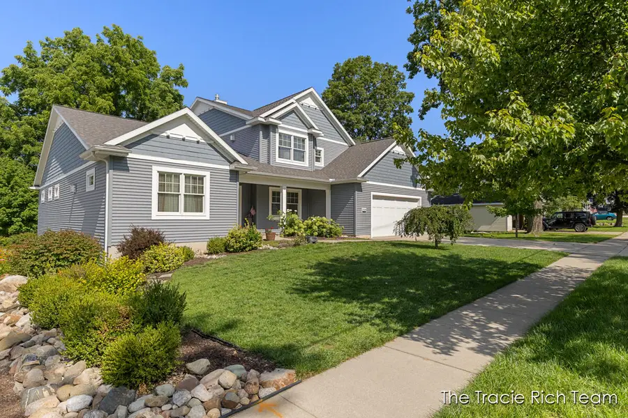 269 N Main Street, Rockford, MI 49341 - #2