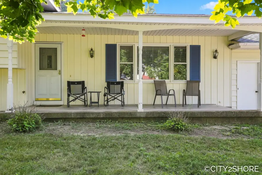 418 Harrison Street, Coopersville, MI 49404 - #3