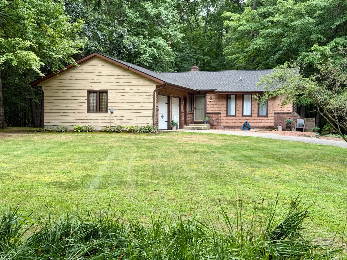 9051 Algoma Avenue Ne, Rockford, MI 49341 - #1