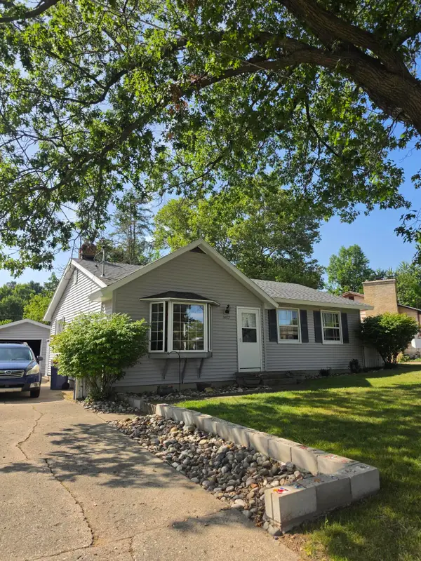 1457 Laughlin Drive Nw, Grand Rapids, MI 49504