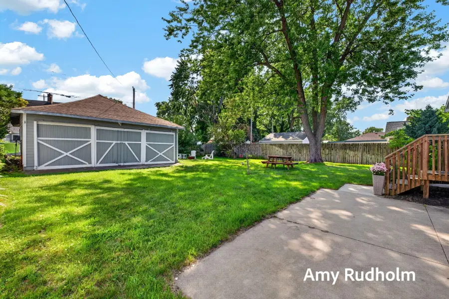 532 Jackson Avenue, Grand Haven, MI 49417 - #3