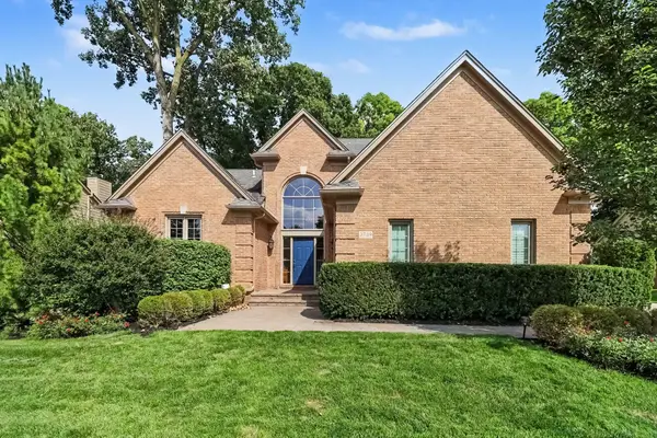 3739 Warwick Drive, Rochester Hills, MI 48309