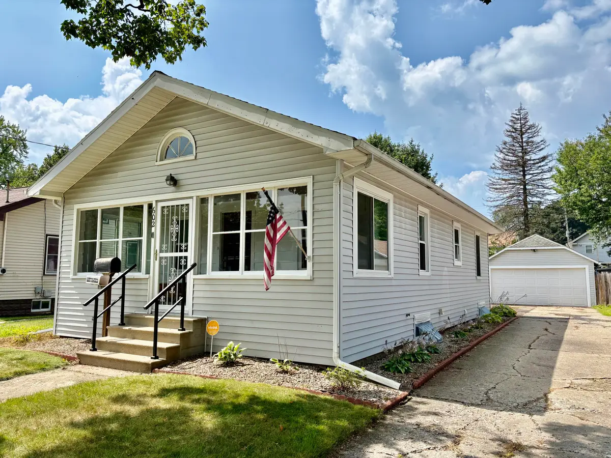 602 Seventh Street, Jackson, MI 49203 - #1