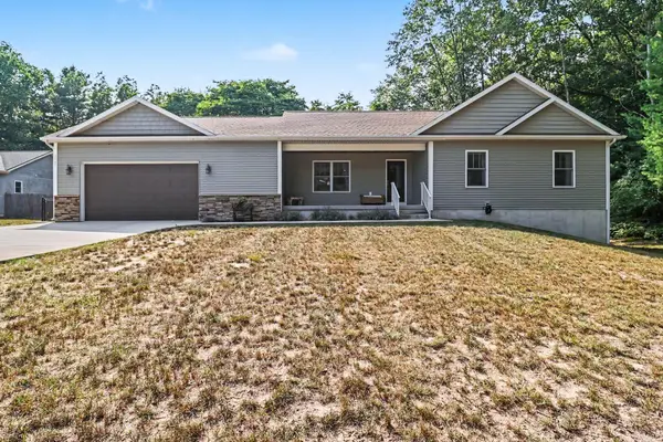 2047 N Lakeshore Drive, Ludington, MI 49431