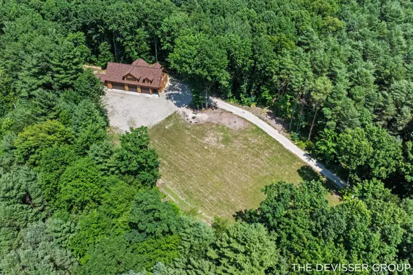 5837 Timber Bluff Trail, Fennville, MI 49408