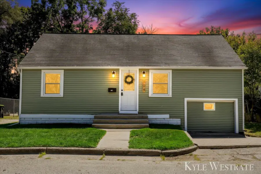 104 Sunnyside Court, Greenville, MI 48838 - #2