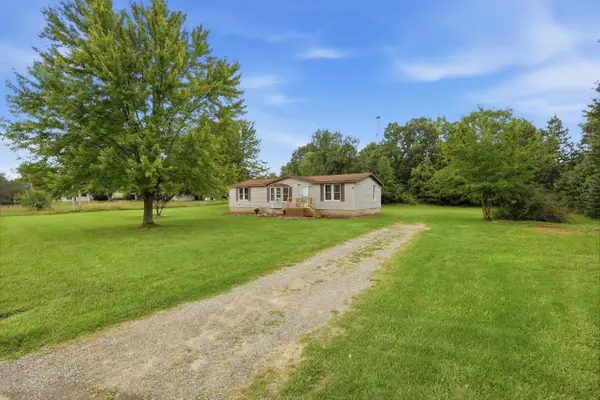 9949 10 Mile Road Ne, Rockford, MI 49341
