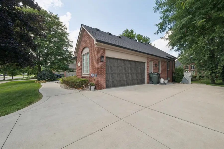 11215 Wilshire Drive, Shelby, MI 48315 - #3