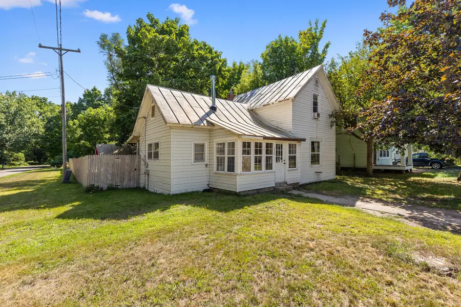 220 N Lincoln Street, Howard City, MI 49329 - #2