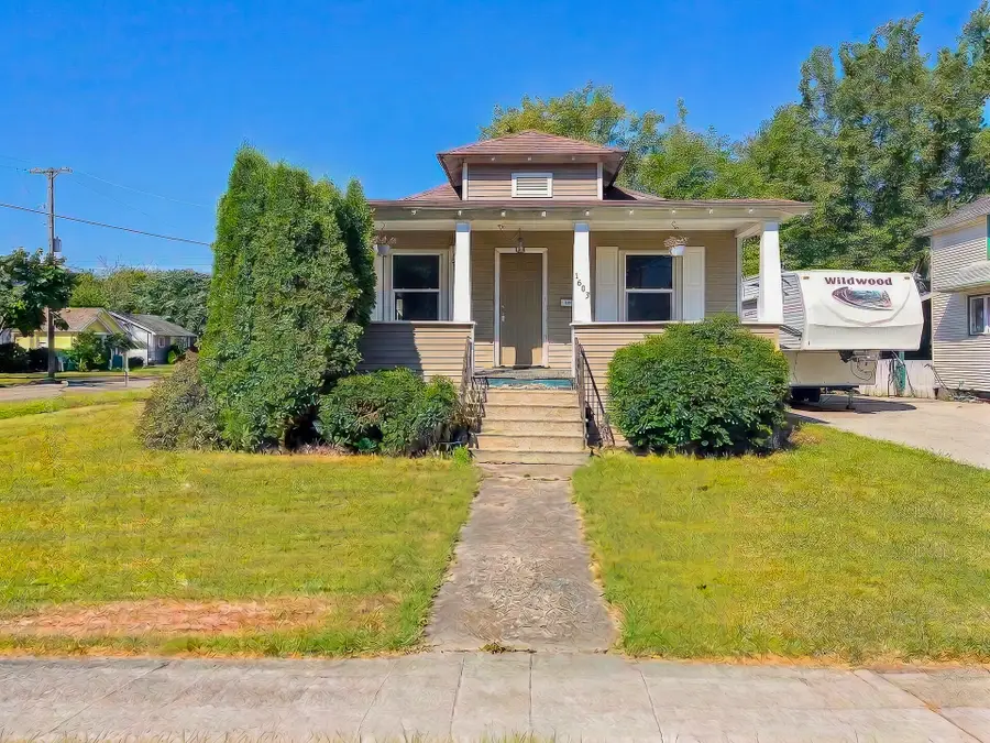 1803 N Clinton Street, Saginaw, MI 48602 - #2