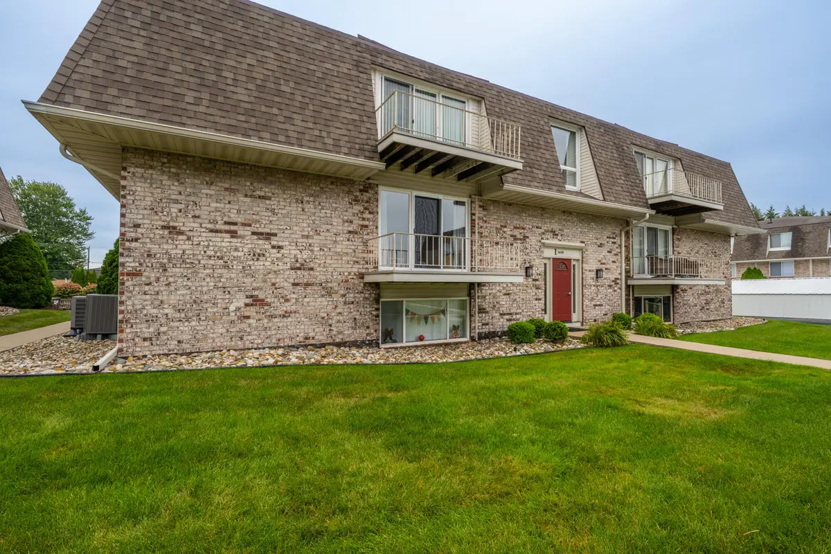 3618 Lakeshore Drive #8, Saint Joseph, MI 49085 - #1
