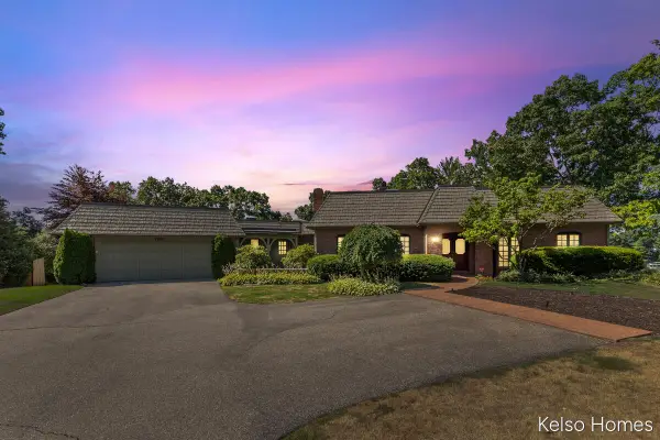 2452 Holtman Drive Ne, Grand Rapids, MI 49525