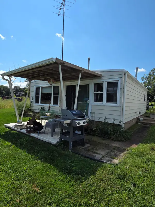 48696 Main Street, Lawrence, MI 49064