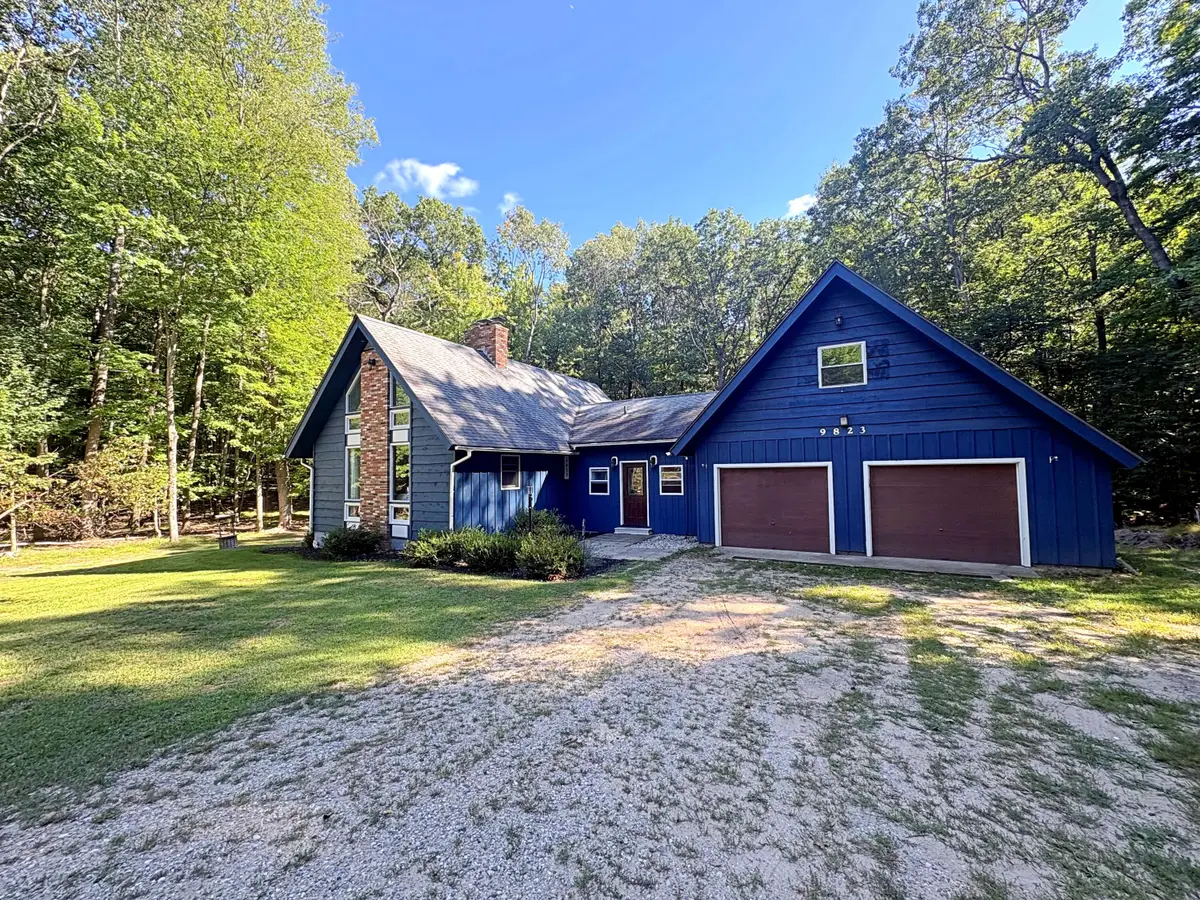 9823 N Calgary Drive, Stanwood, MI 49346 - #1