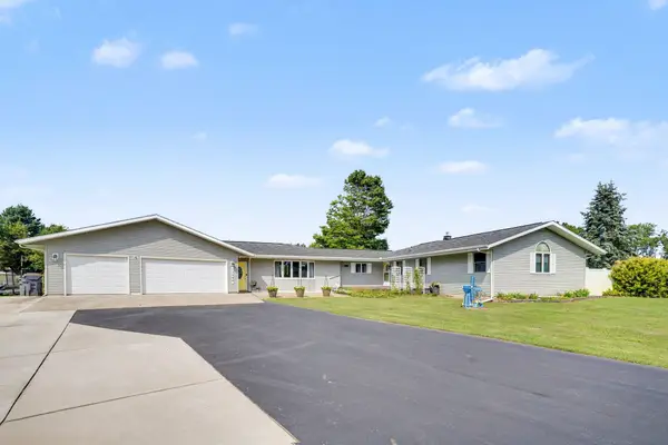 12996 Bayview Drive, Vicksburg, MI 49097