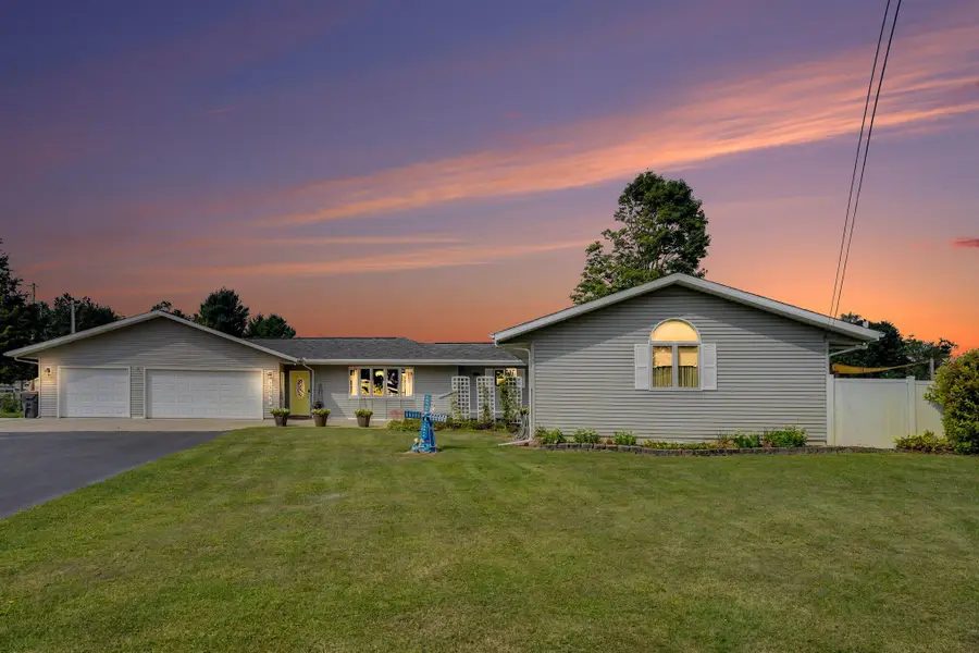 12996 Bayview Drive, Vicksburg, MI 49097 - #2