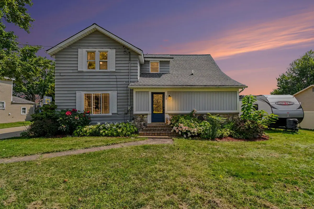 34 S Main Street Nw, Casnovia, MI 49318 - #1