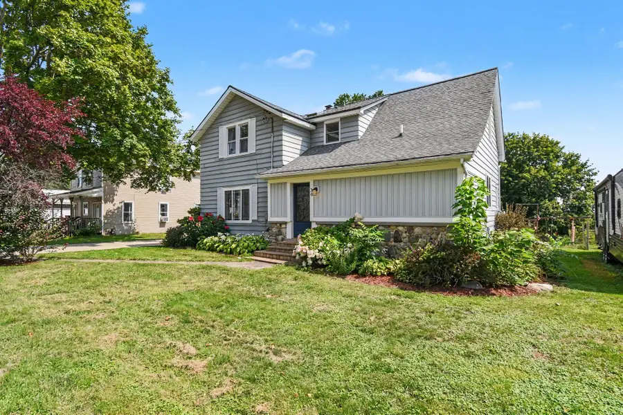 34 S Main Street Nw, Casnovia, MI 49318 - #3