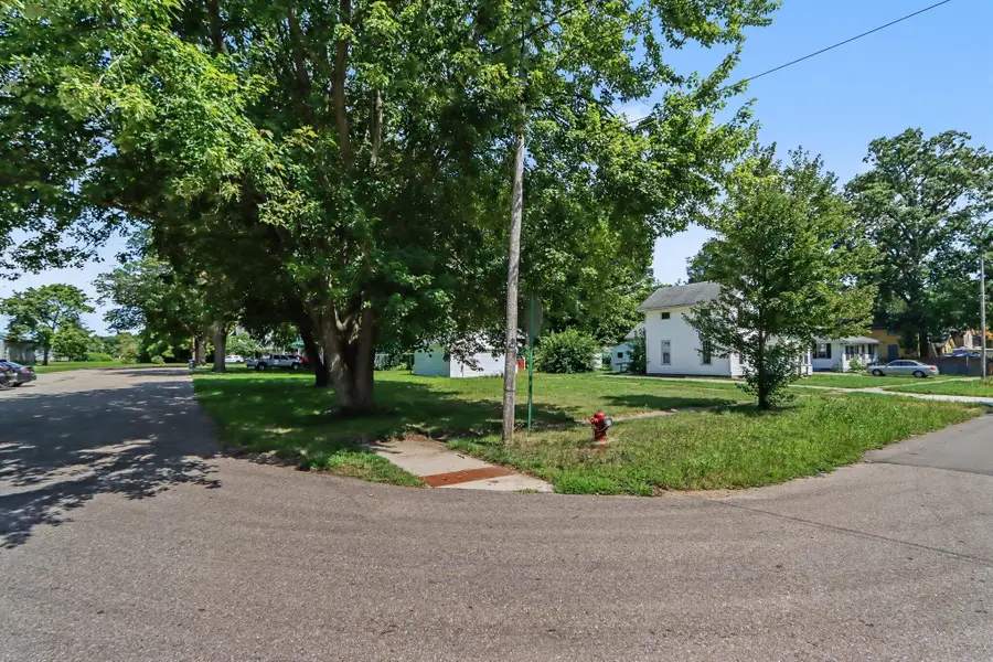 303 E State Street, Vicksburg, MI 49097 - #3