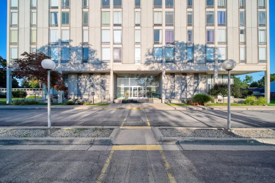 715 W Michigan Avenue #404, Jackson, MI 49201 - #3