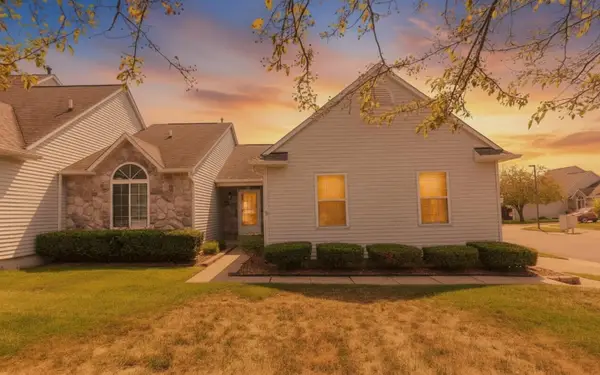 860 Knollwood Circle, South Lyon, MI 48178