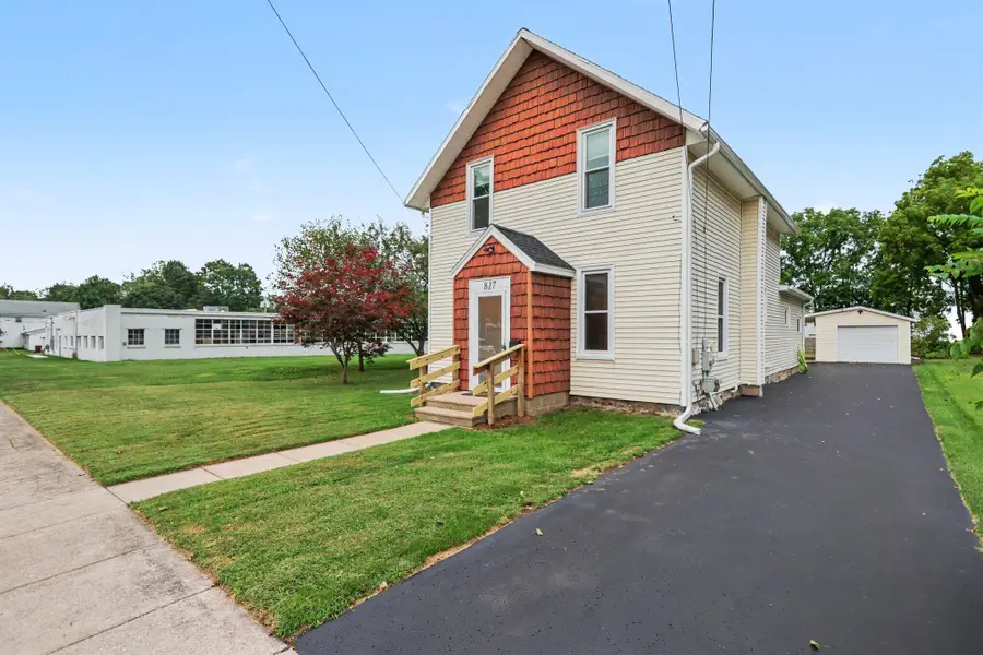 817 W Hanover Street, Marshall, MI 49068 - #3
