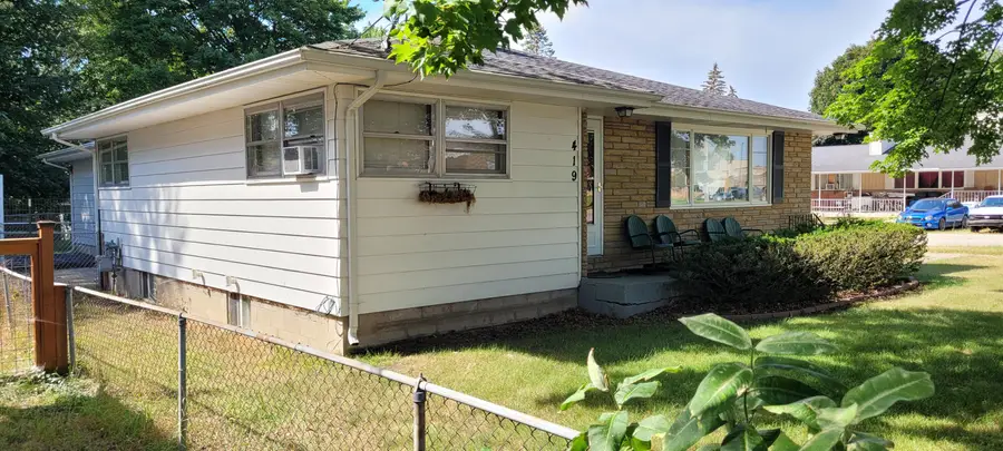 419 N Washington Avenue, Ludington, MI 49431 - #3