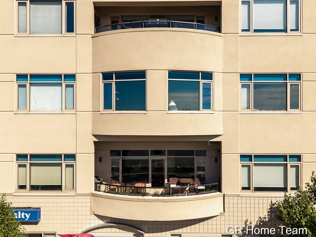 105 W Danaher Street #201, Ludington, MI 49431 - #1
