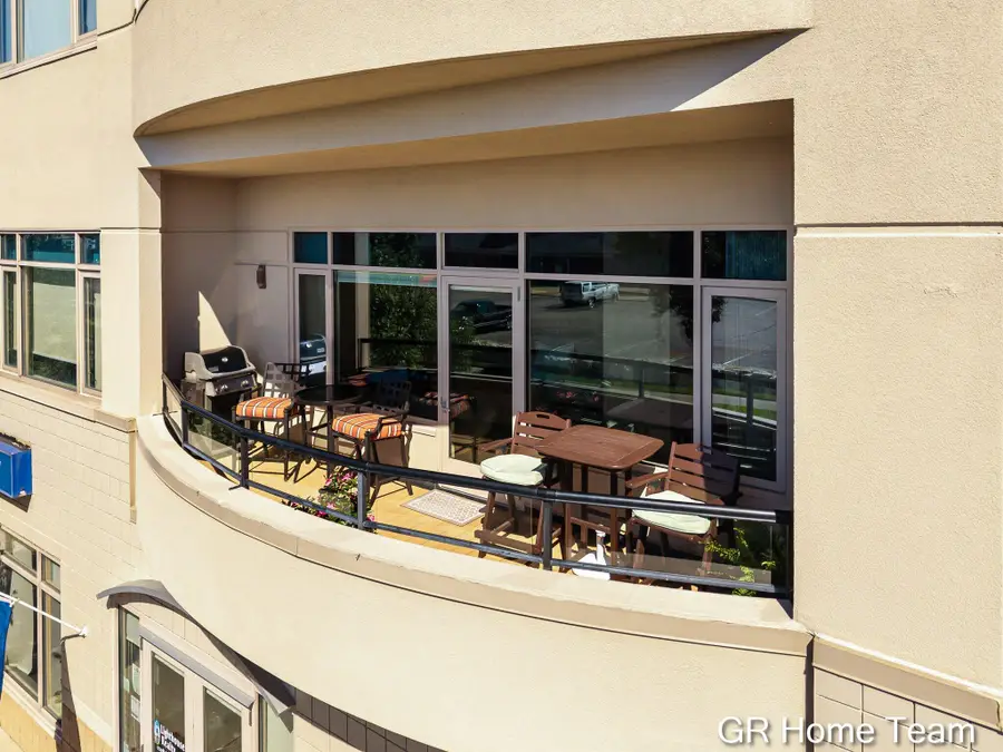 105 W Danaher Street #201, Ludington, MI 49431 - #3