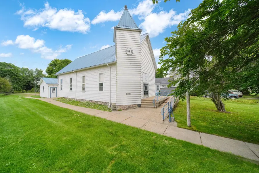 106 E Commercial Street, Brooklyn, MI 49230 - #2