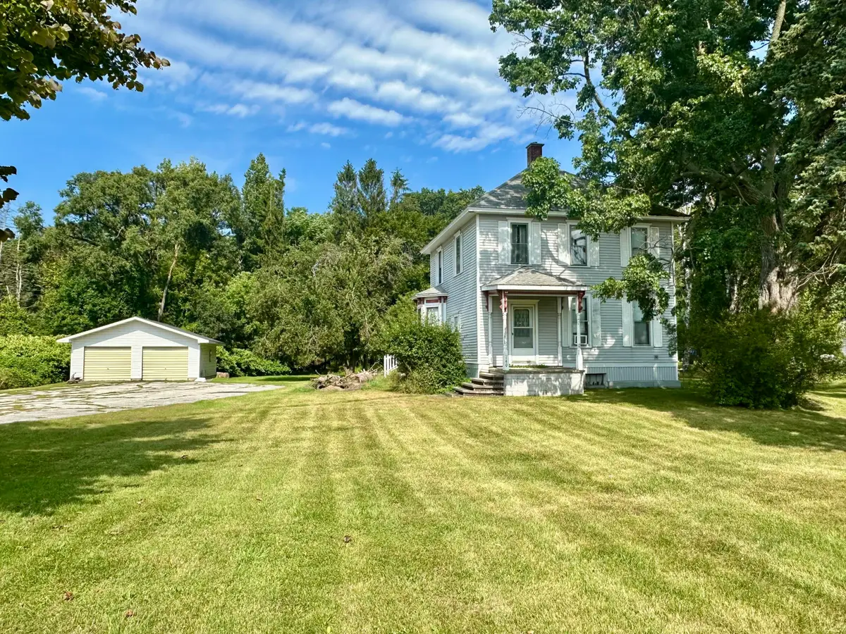 140 W Parkdale Avenue, Manistee, MI 49660 - #1