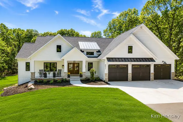 8571 Young Avenue Ne, Rockford, MI 49341