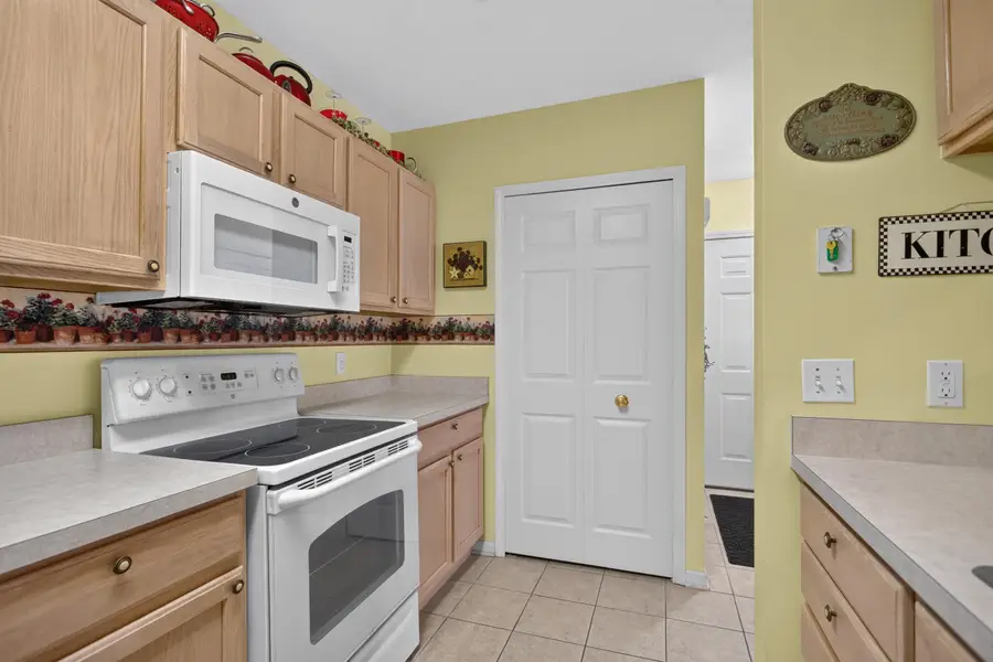 718 W Barrington Circle, Jackson, MI 49203 - #2