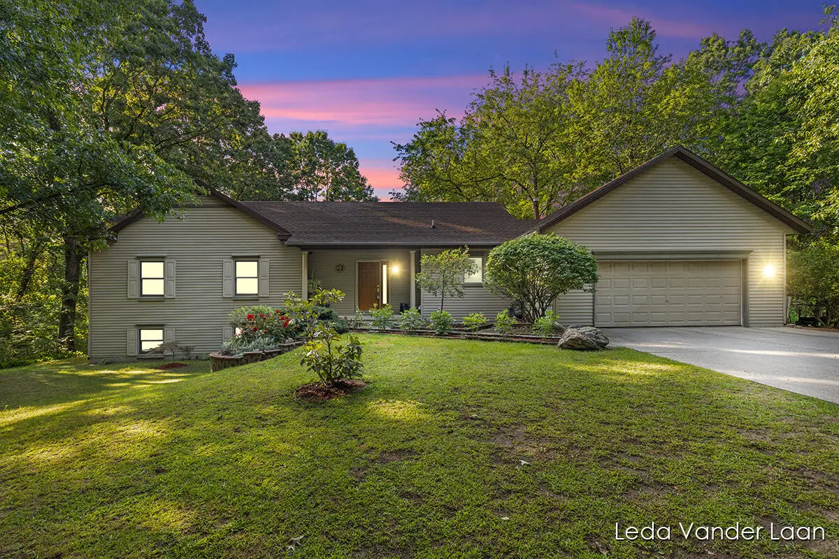 9520 Hidden Bluff Drive Ne, Rockford, MI 49341 - #1
