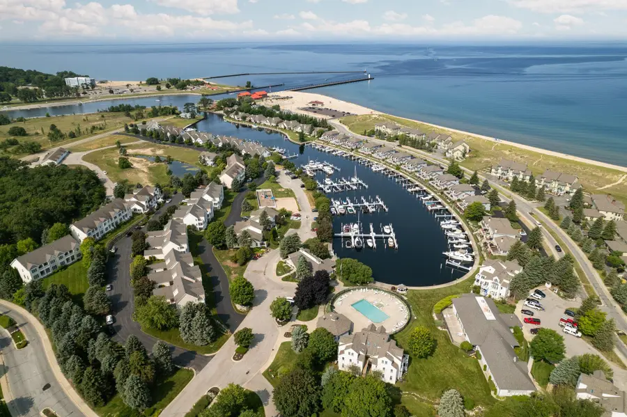 21 Marina Drive N, Manistee, MI 49660 - #3