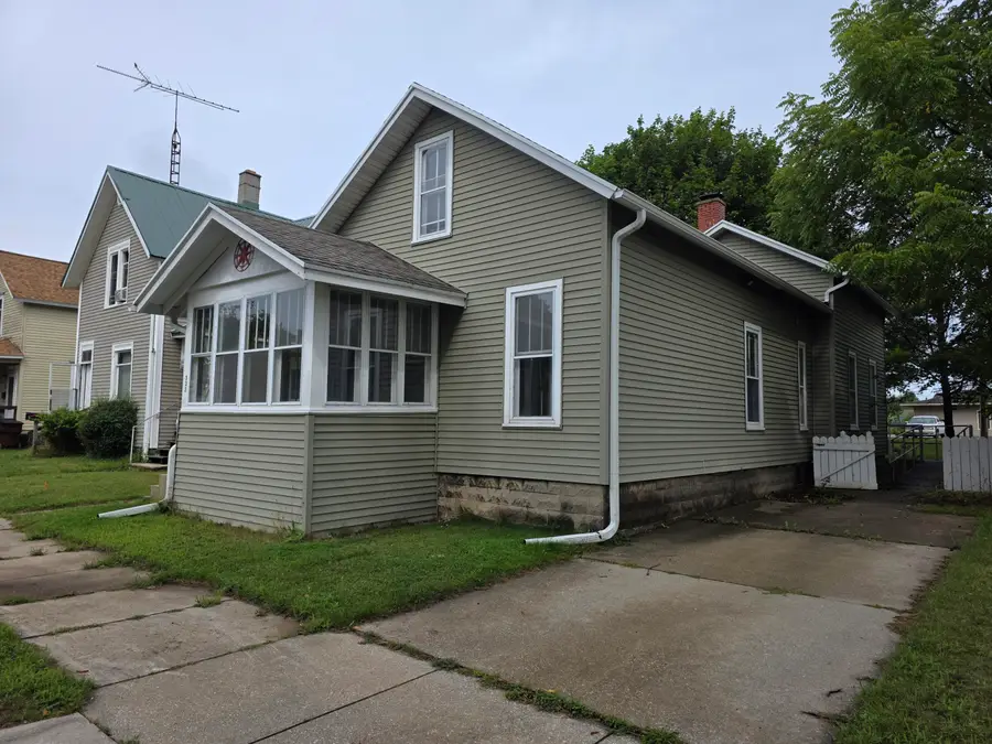 332 3rd Street, Manistee, MI 49660 - #2