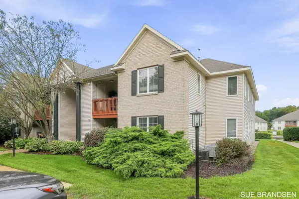 3122 W Crystal Waters Drive #8, Holland, MI 49424