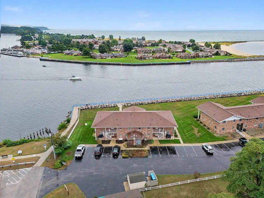 304 S Ferry Street #3, Ludington, MI 49431 - #2