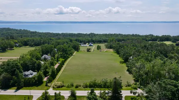 658 W Bluff Drive, Harbor Springs, MI 49740
