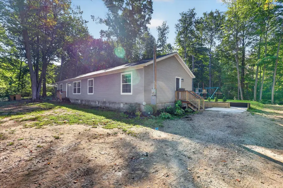 9633 W Howard City Edmore, Lakeview, MI 48850 - #2