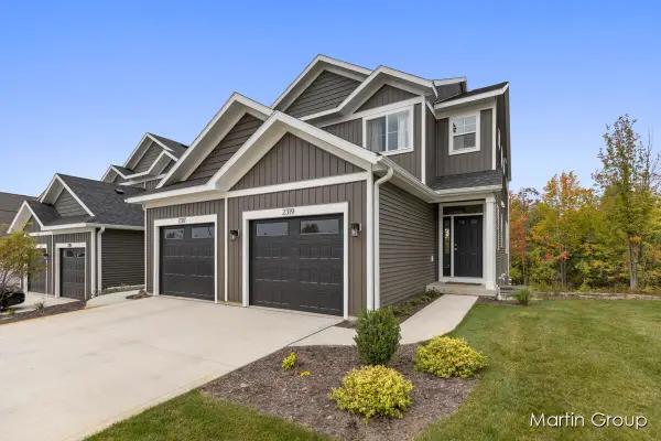 2240 Watertown Way Ne, Grand Rapids, MI 49505